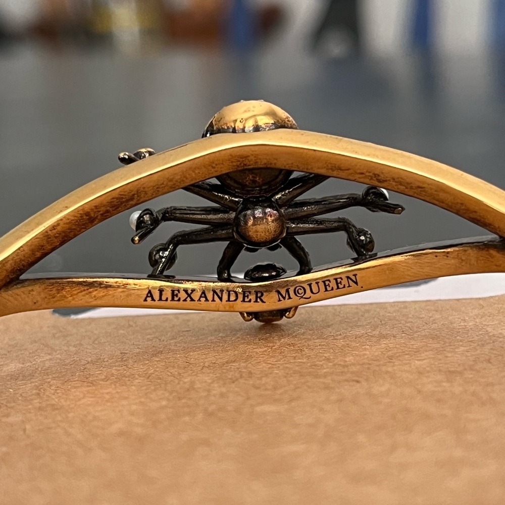 ⭐️SOLD⭐️Alexander McQueen Spider Cuff - Picture 15 of 17